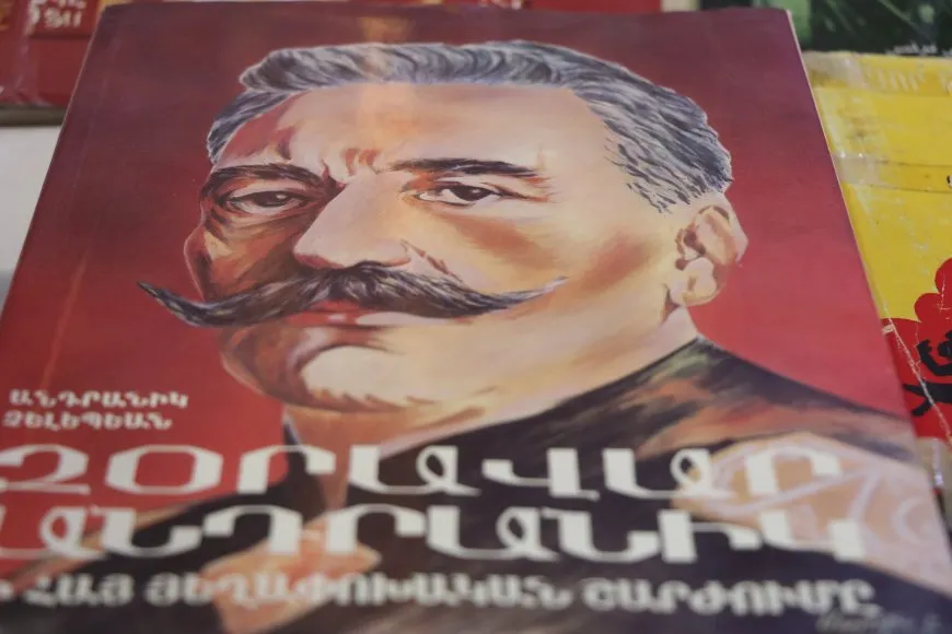 Gencîneya Ermeniyan li Pêşangeha Şehîd Herekol a Pirtûkan e