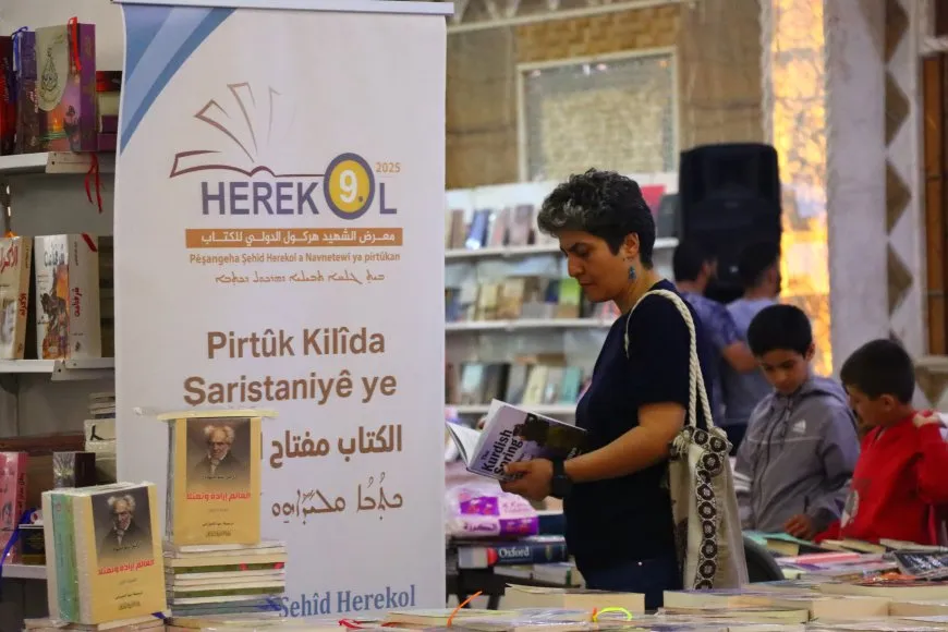 ˋDi pêşangeha Şehîd Herekol de pirtûkên cubicur li gorî hemû temen heneˊ