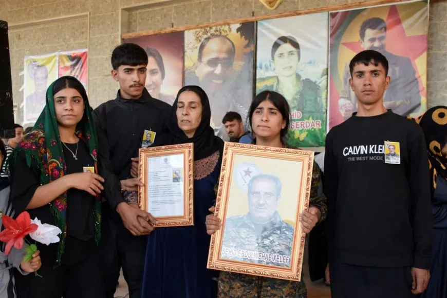 Xelkê Dirbêsiyê şehîdek oxir kir û gerîlayek bi bîr anî