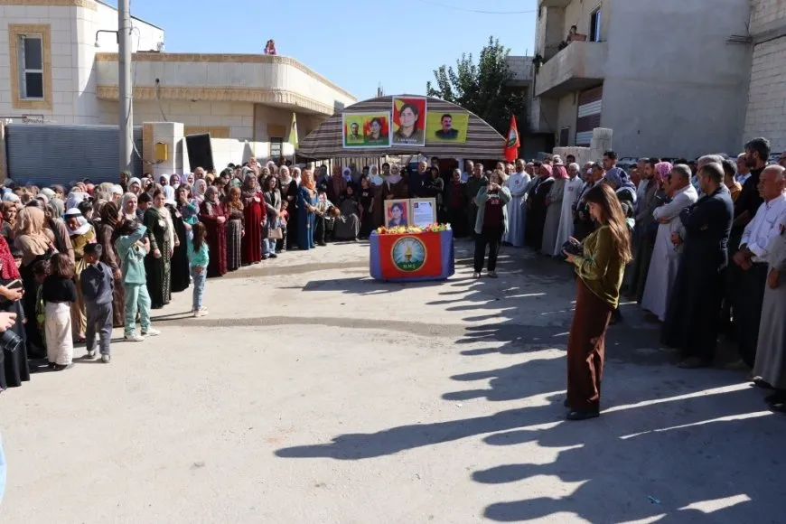 Ji bo şehîd Aze Rojgirav û Hêlîn Kobanê merasîma xiyabî hat lidarxistin