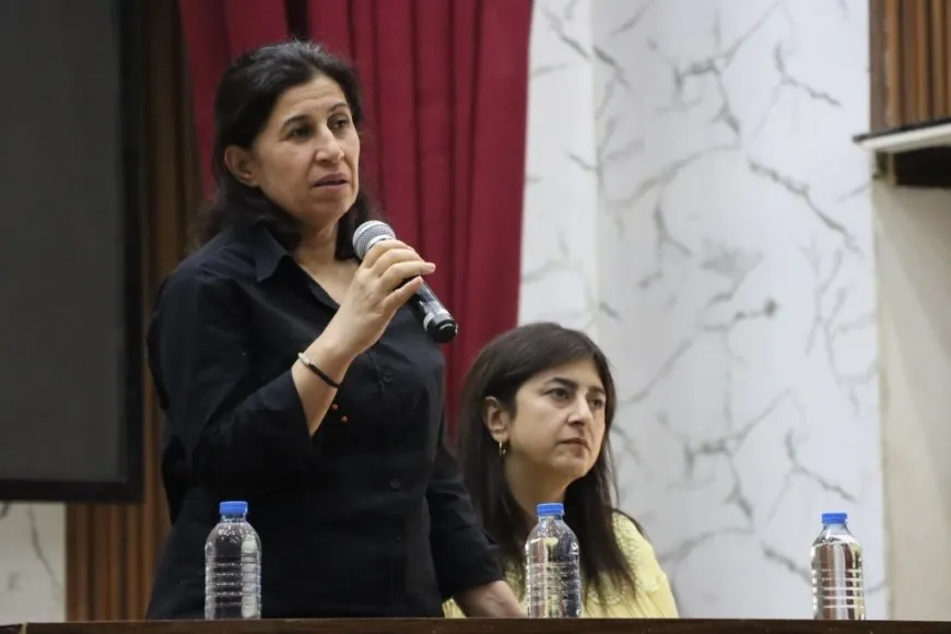 ˋJi bo parastina destkeftiyan em destê Rêbertî xurt bikinˊ