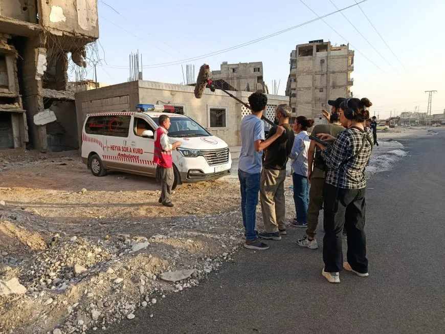 Belgefîlma ajokarên ambulansên di şerê Reqayê de tê çêkirin