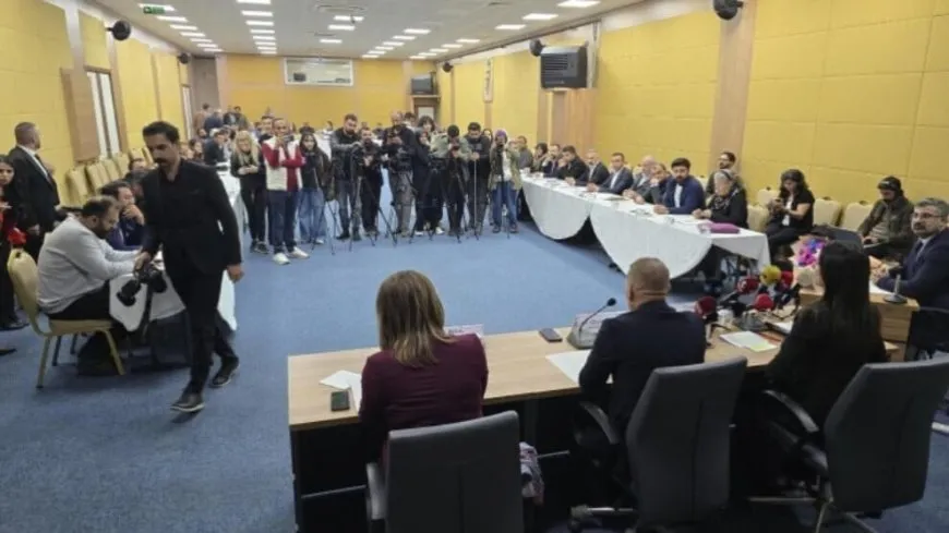 ˋDibe ku di demeke nêz de komisyon here Îmraliyêˊ