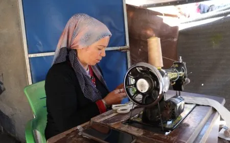Bi karê dirûnê li hember dijwariya koçberiyê li ber xwe dide