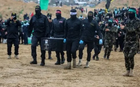 Hemasê di nav de cenazeyê serbazekî 3 cenaze derxistin