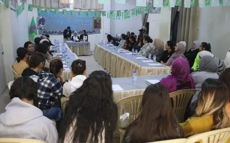 Jinên Ciwan bi daxwaza azadiya Rêber Apo panelek li dar xist