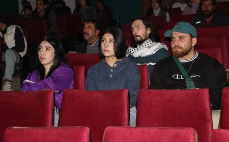 "Tevî Her Tiştî"... çîroka jinên Rojava yên ku ji bo azadiyê têdikoşin vidibêje