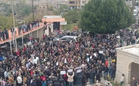Hikumeta veguhêz gefan li xwendekaran û xebatkarên perwerdeyê dixwe