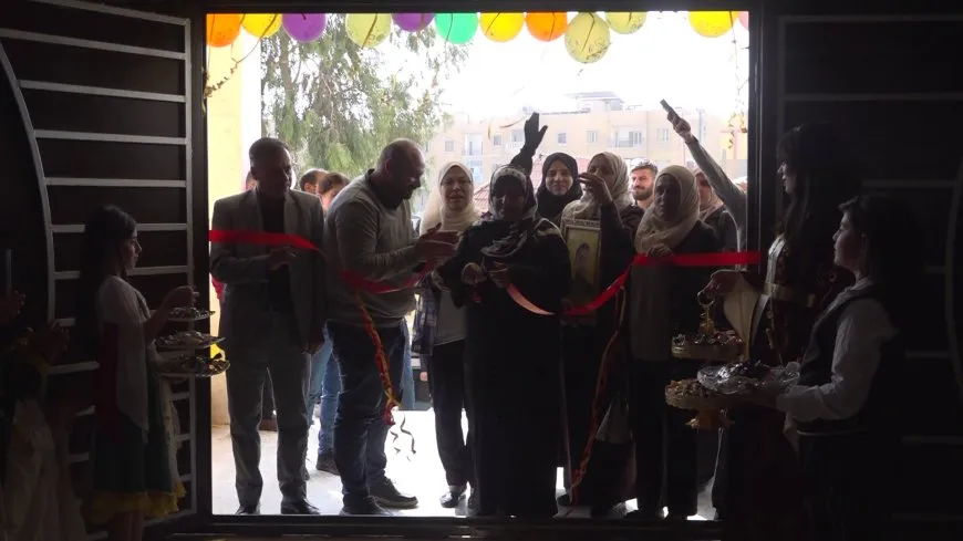 Desteya Perwerde û Fêrkirinê dibistanek li Reqayê vekir