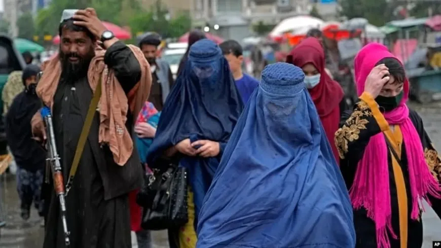 Talîbanê ketina jinan a bê burqe li nava saziyan qedexe kir