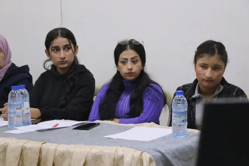 Jinên Ciwan bi daxwaza azadiya Rêber Apo panelek li dar xist