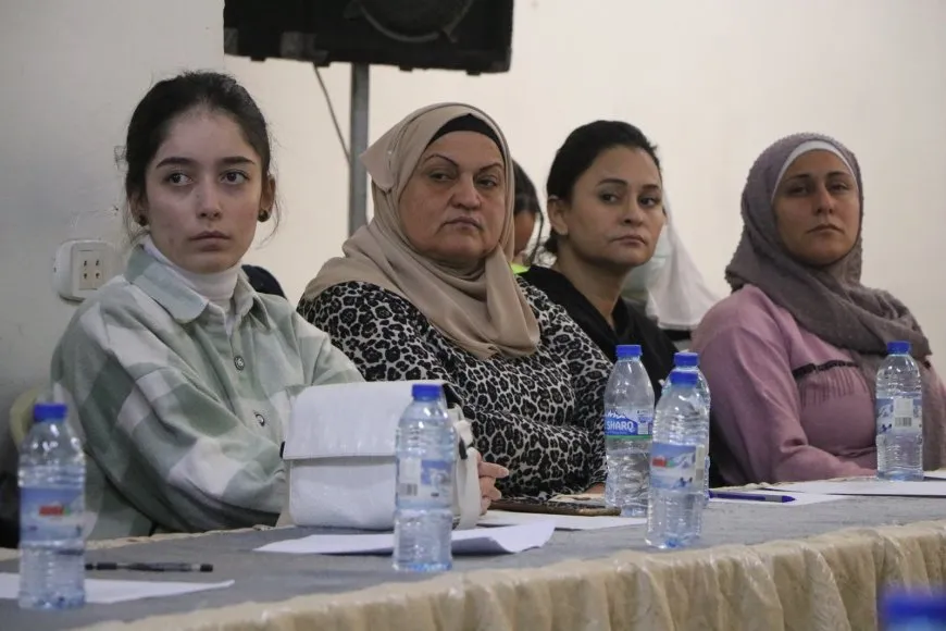 Jinên Ciwan bi daxwaza azadiya Rêber Apo panelek li dar xist