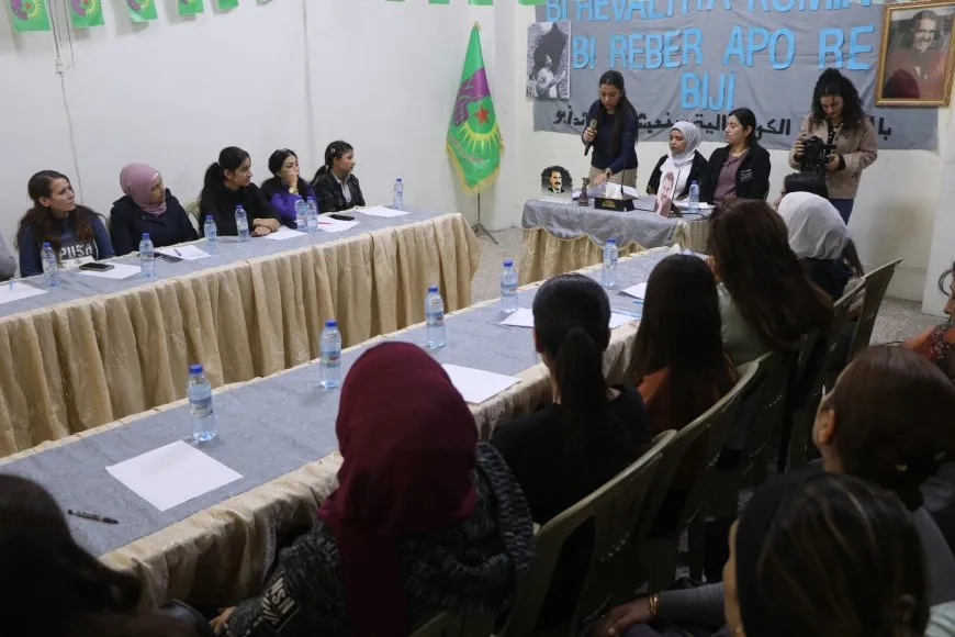 Jinên Ciwan bi daxwaza azadiya Rêber Apo panelek li dar xist