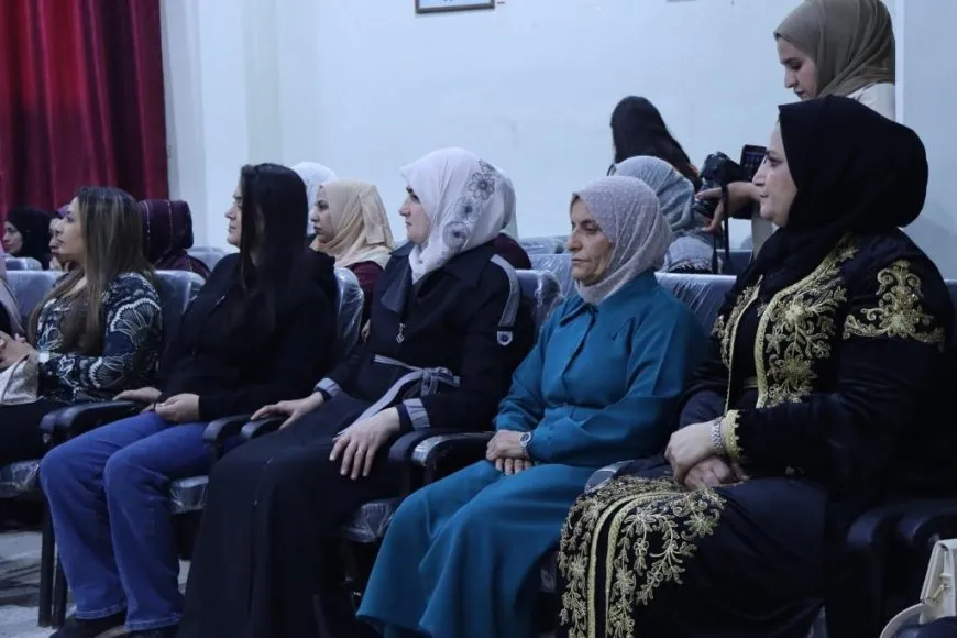 Li Reqayê panela nenavendîbûnê û rola jinan di Sûriyeya siberjê de