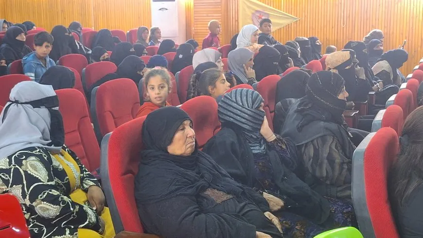 Hêzên Xweparastinê bi şênî û malbatên şehîdan ên Dêrazorê re civiyan