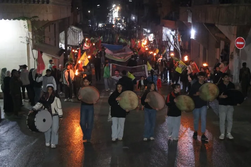 Ciwanên Helebê bi daxwaza azadiya Rêber Apo meşiyan