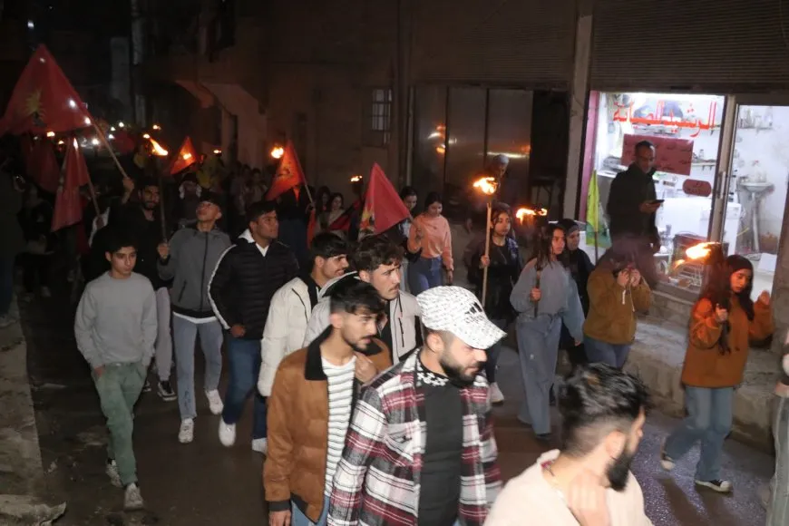 Ciwanên Helebê bi daxwaza azadiya Rêber Apo meşiyan
