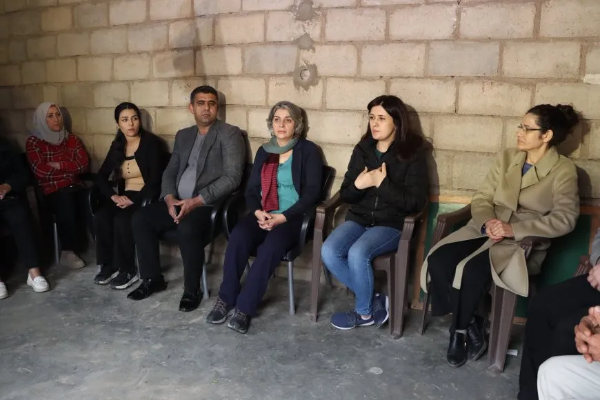 Şandeyeke Rêveberiya Xweser serdana komînan kir