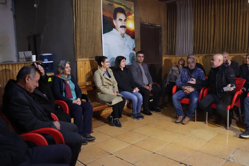 Şandeyeke Rêveberiya Xweser serdana komînan kir