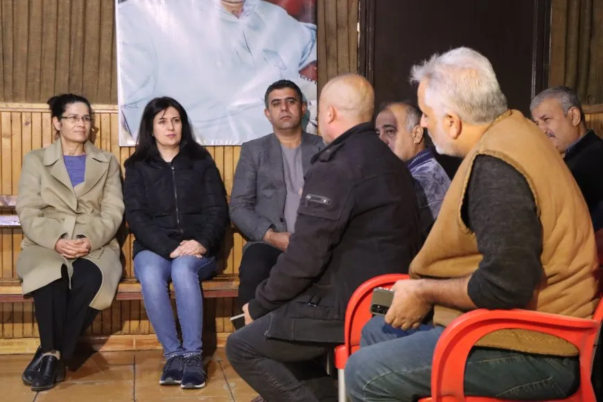 Şandeyeke Rêveberiya Xweser serdana komînan kir