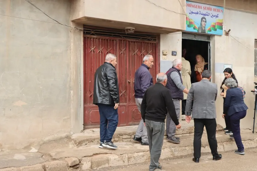 Şandeyeke Rêveberiya Xweser serdana komînan kir