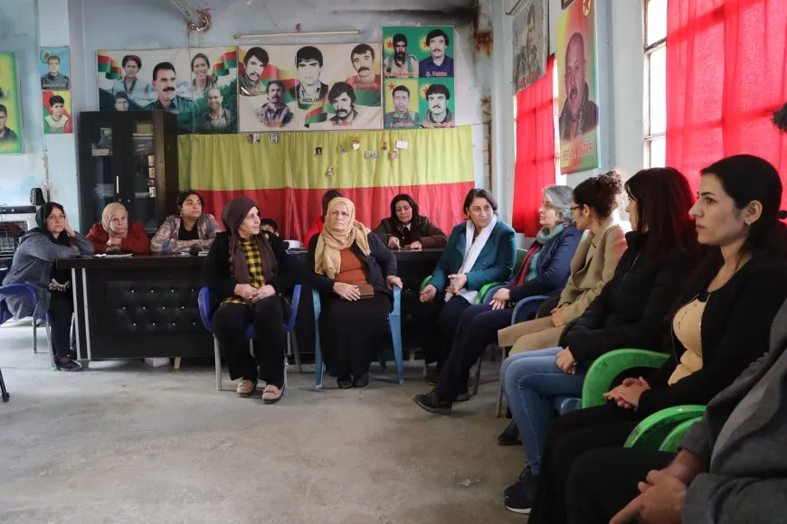 Şandeyeke Rêveberiya Xweser serdana komînan kir