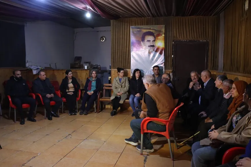 Şandeyeke Rêveberiya Xweser serdana komînan kir