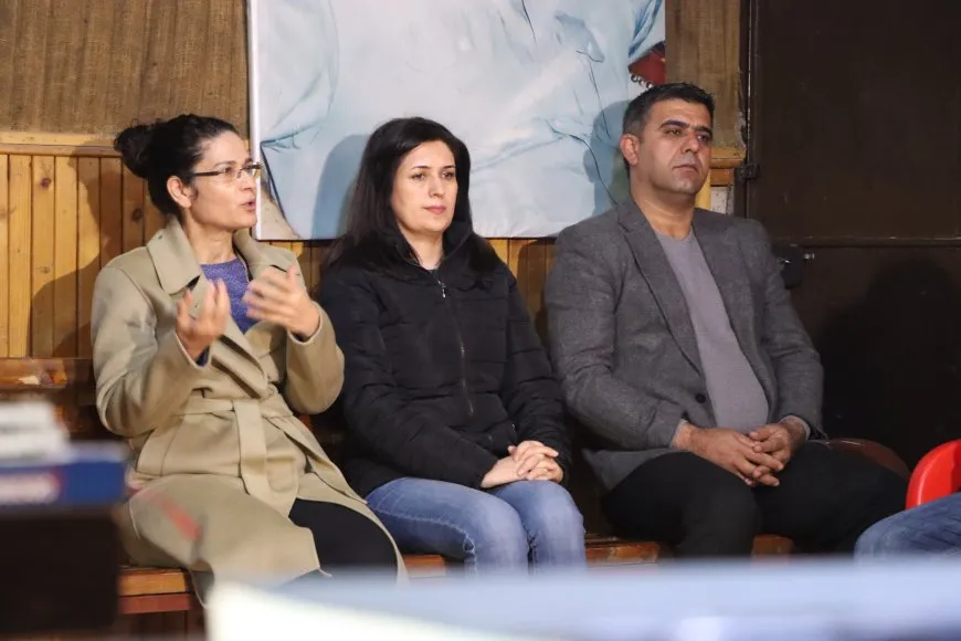 Şandeyeke Rêveberiya Xweser serdana komînan kir