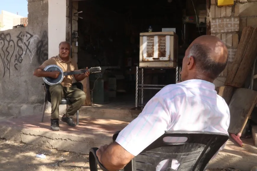 Pîşeya çêkirina tembûran 60 salan ji nifşekî da nifşekî din