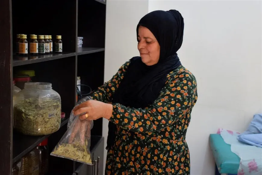 Ji xwezayê dermanan çêdike û êşa nexweşan sivik dike