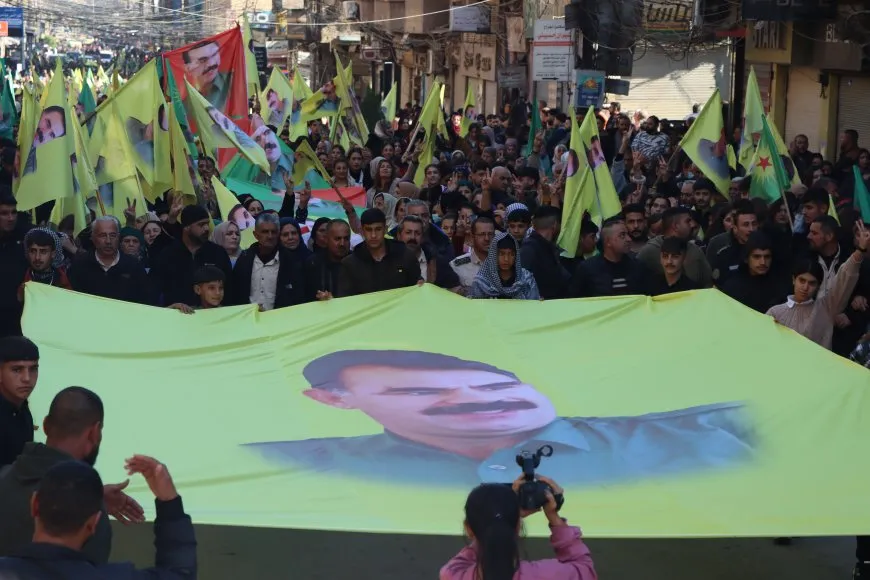 Li Qamişloyê bi hezaran kes ji bo Rêber Abdullah Ocalan kom bûn