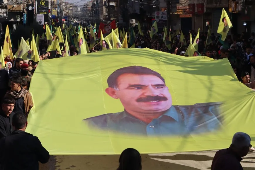 Li Qamişloyê bi hezaran kes ji bo Rêber Abdullah Ocalan kom bûn