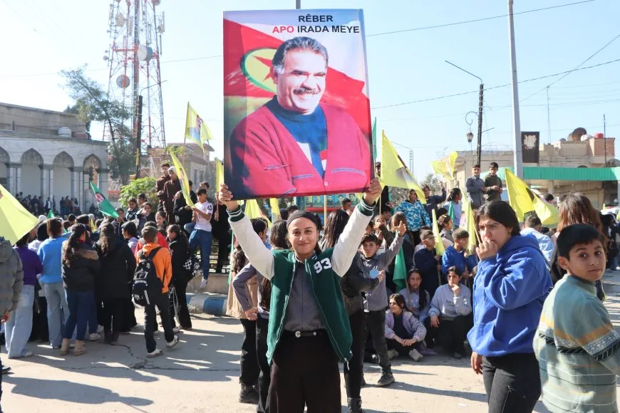 Li Qamişloyê bi hezaran kes ji bo Rêber Abdullah Ocalan kom bûn