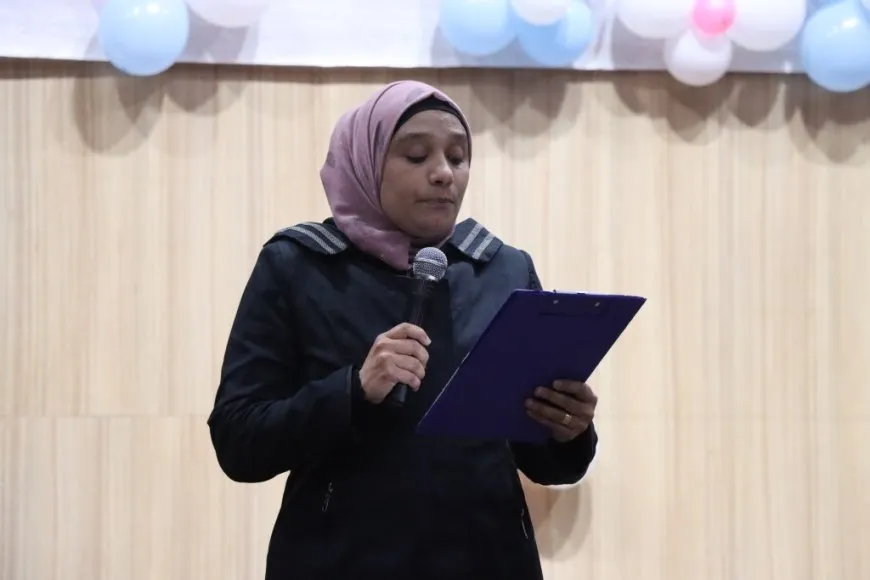 Desteya Jinan şahiyek ji zarokan re li dar xist