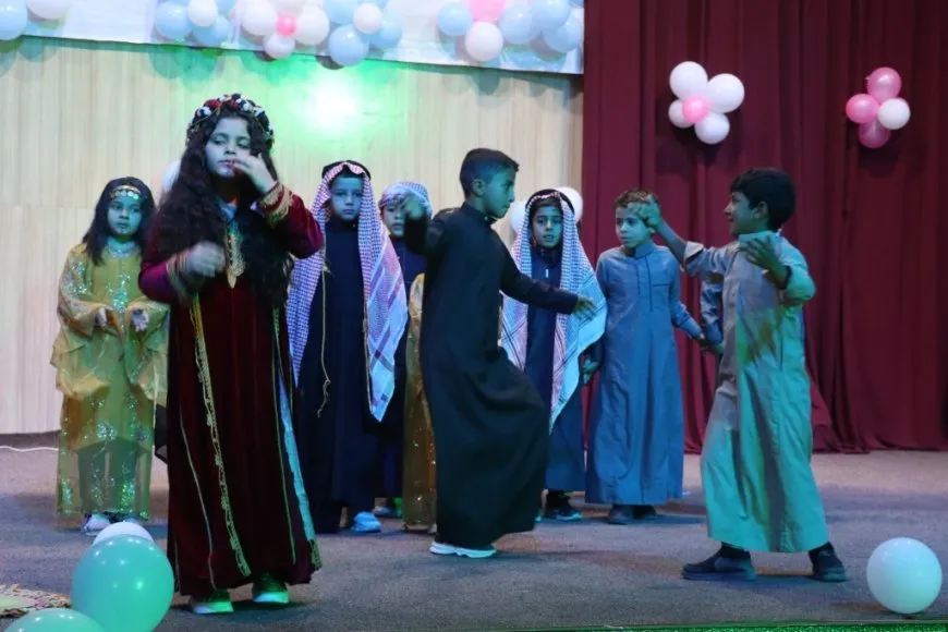 Desteya Jinan şahiyek ji zarokan re li dar xist