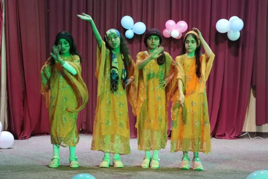 Desteya Jinan şahiyek ji zarokan re li dar xist