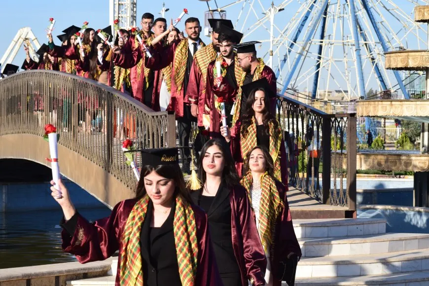 Zanîngeha Rojava ji bo 211 xwendekaran merasîma derçûnê li dar xist