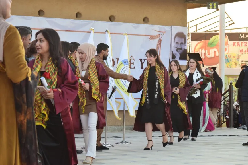 Zanîngeha Rojava ji bo 211 xwendekaran merasîma derçûnê li dar xist