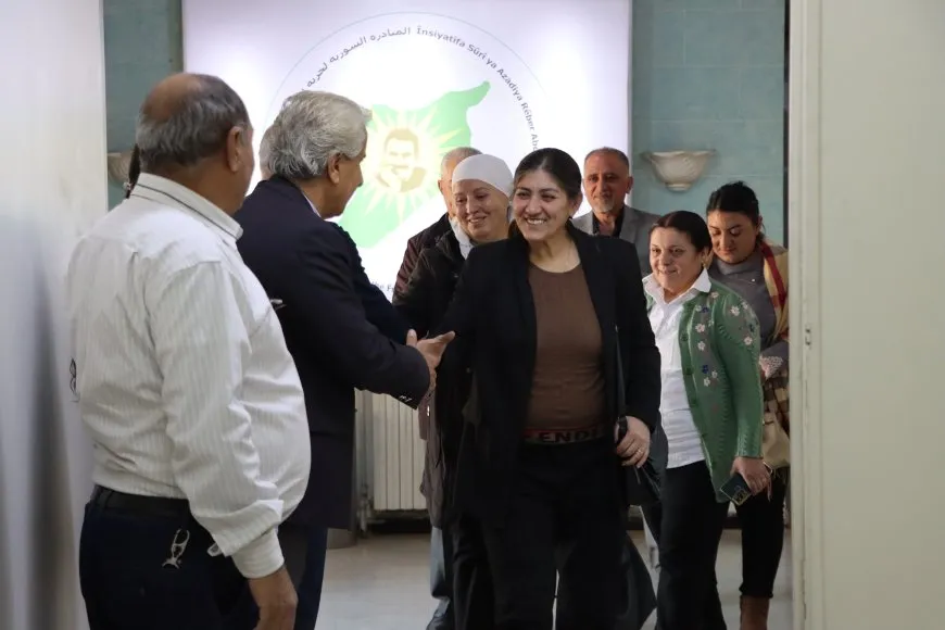 Şandeyek ji Civaka Êzidî Rêber Apo silav kir