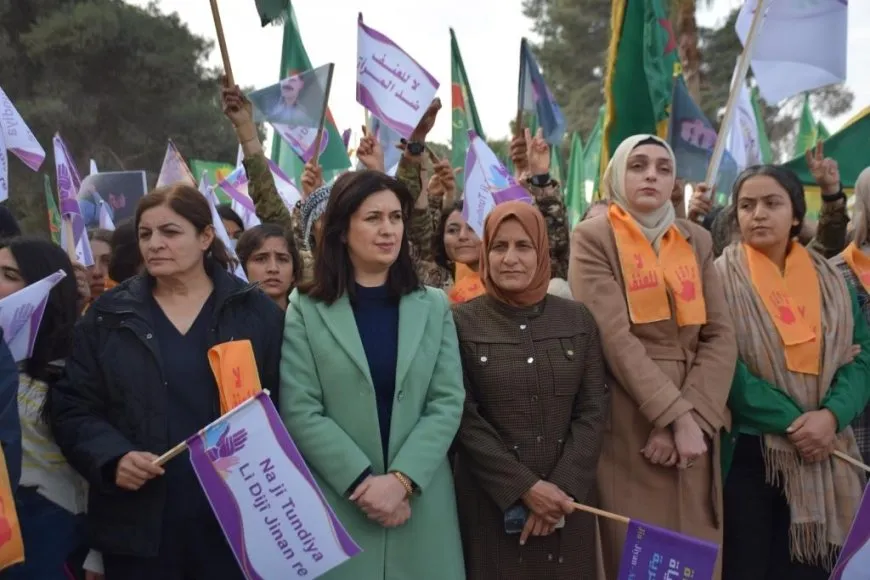 Li 5 navendan peyama 25ˊê Mijdarê: Em ji bo wekheviyê tê dikoşin
