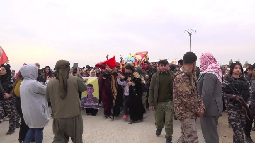 Şêniyên Reqayê cenazeyê şehîd Ezîz Şêx Elî oxir kir