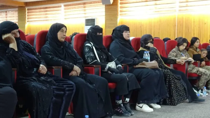 QSD’ê bi malbatên şehîdan li kantona Dêrazorê re civiya