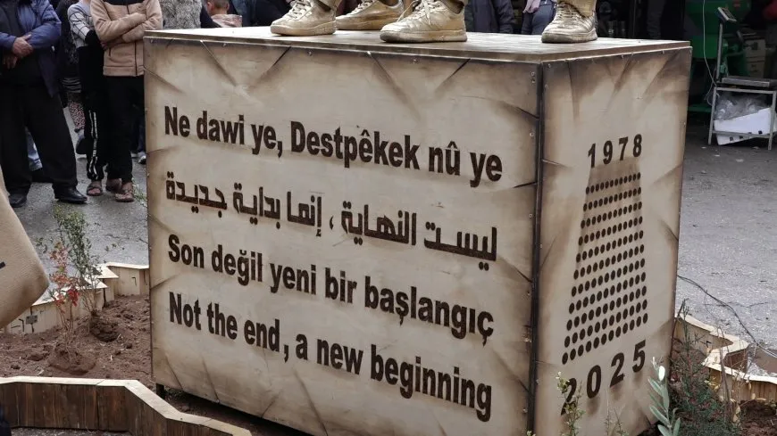 Ji bo 47`salên berxwedanê, 47`deqe peykerên zindî