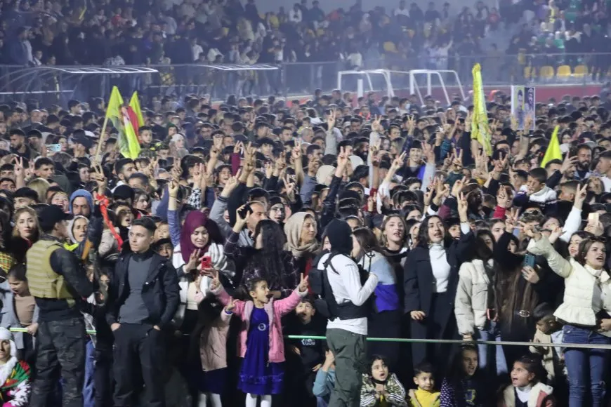 Bi dehhezaran şêniyên kantona Firatê 27’ê Mijdarê pîroz kir