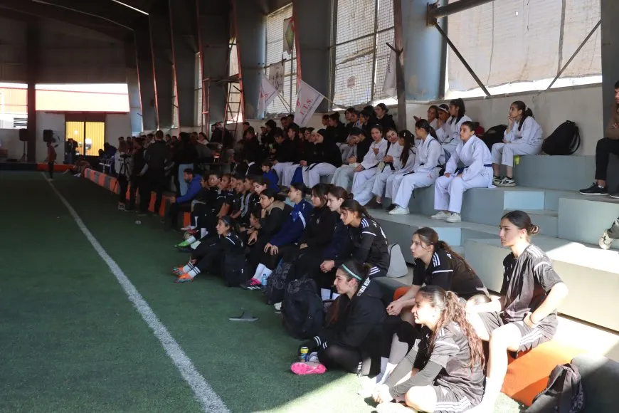 Bi boneya 25’ê Mijdarê de turnovaya futbolê ya jinên ciwan