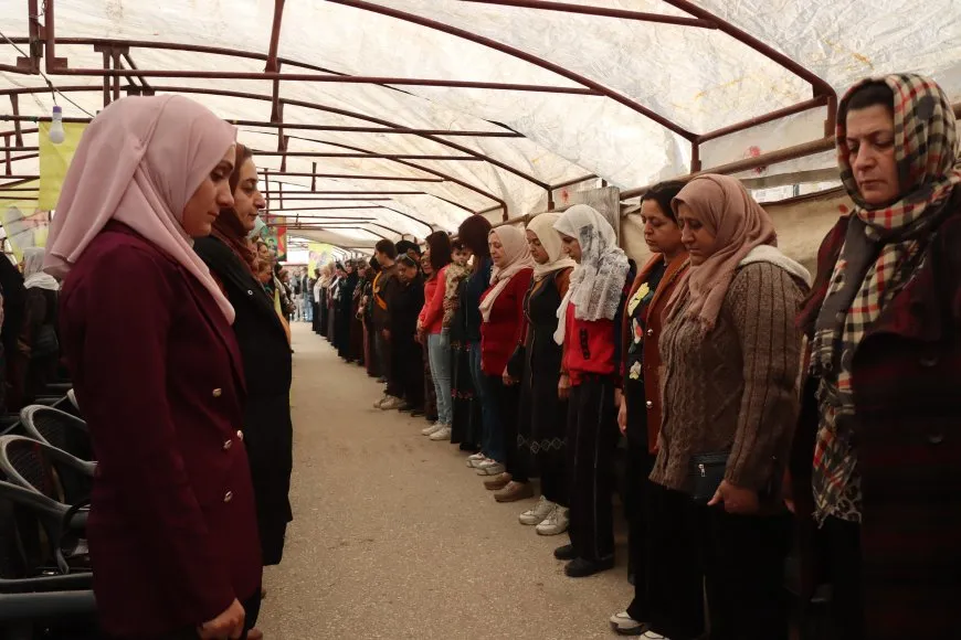 Sersaxî ji malbata endamê TEV-DEMˊê şehîd Hezarî re hat xwestin