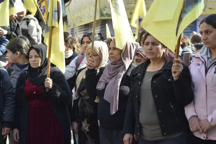 Gel li 2 bajaran meşiyan: Dem dema azadiya Rêber Apo ye