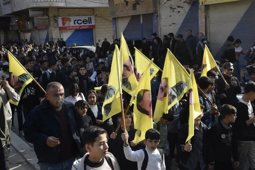 Gel li 2 bajaran meşiyan: Dem dema azadiya Rêber Apo ye