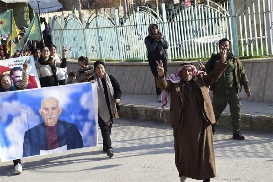 Gel li 2 bajaran meşiyan: Dem dema azadiya Rêber Apo ye