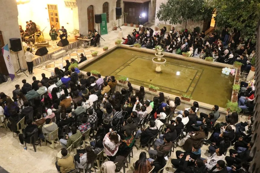 Xwendekarên Zanîngeha Helebê çalakiyek hunerî li dar xist